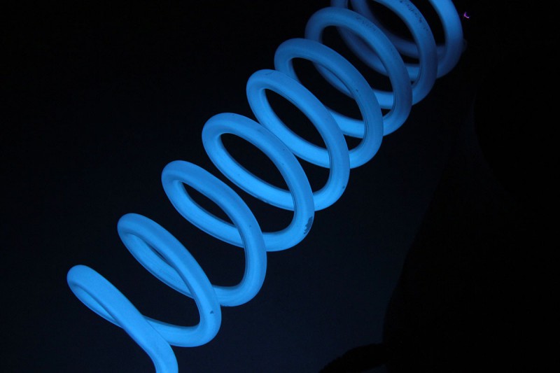 Голубая неоновая спираль